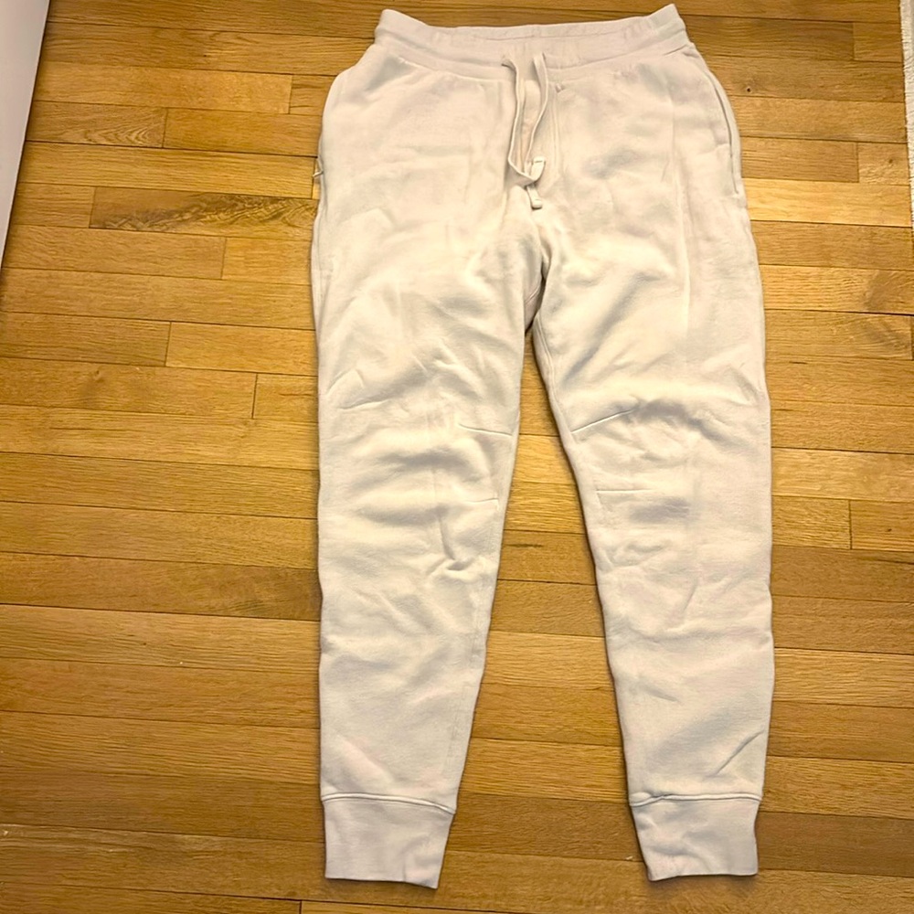 Like NEW men’s cream colored sweatpants in size L